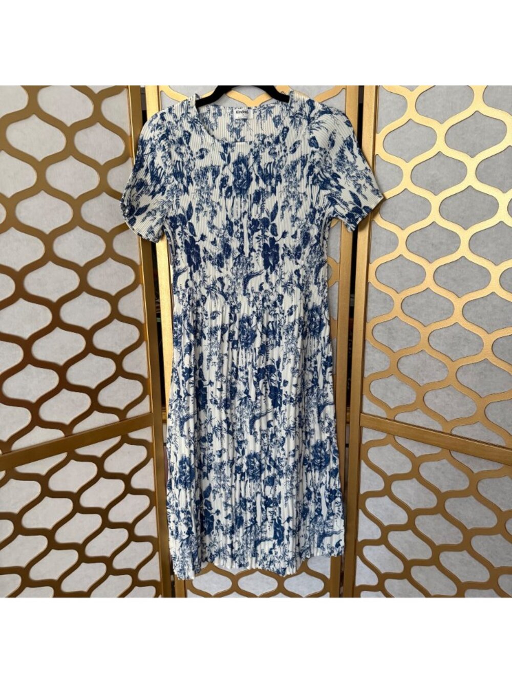 Kindred Size M Blue & White Floral Print Pleated Short Sleeve Midi A-Line Dress - Picture 8 of 16